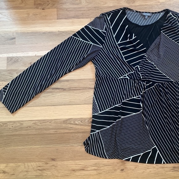 DAISY Fuentes Long Sleeve Striped Blouse w/ Mesh V-Neck Black & White Women’s XL - Picture 3 of 16